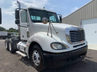 Used 2005 Freightliner Columbia TOC16906A Transmission 14L Diesel MT